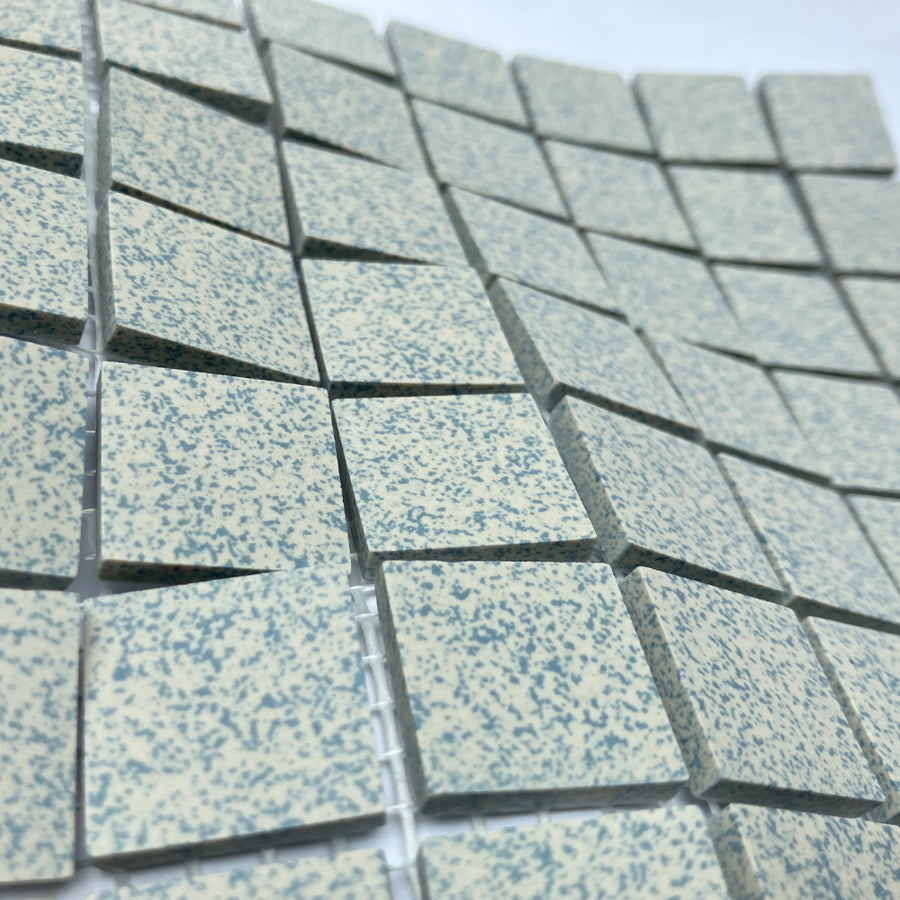 Winckelmans Bleu 208 Mouchetés – matné mozaikové dlaždice 20x20 mm na síťce