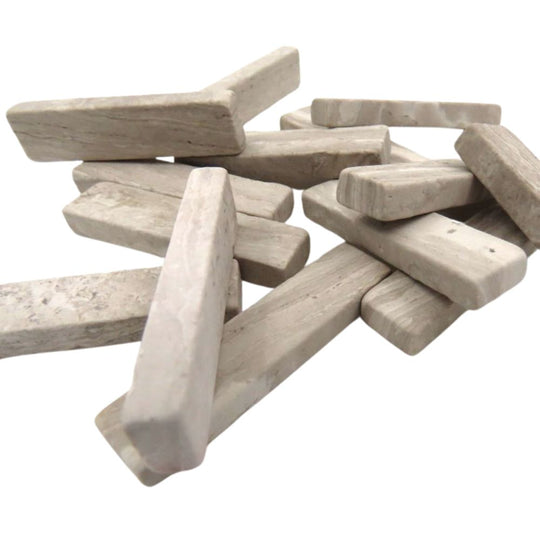 Varillas de mármol on veta de madera blanca