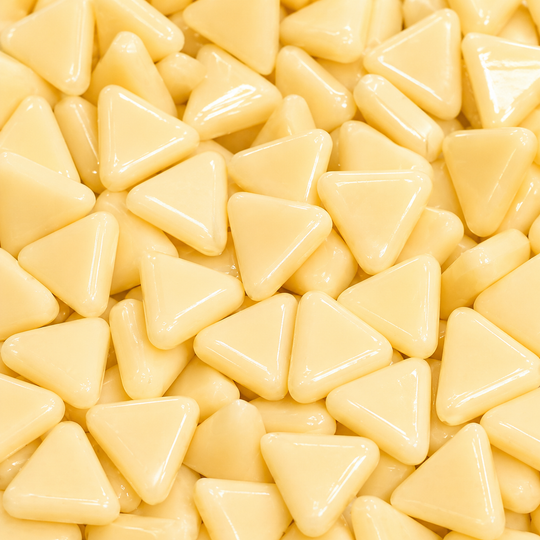 Mini mosaico de vidrio triangular crema