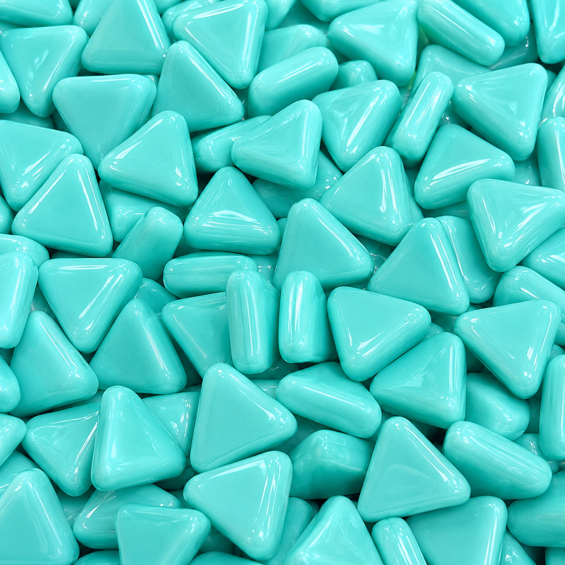Mini mosaico de vidrio triangular medio cian