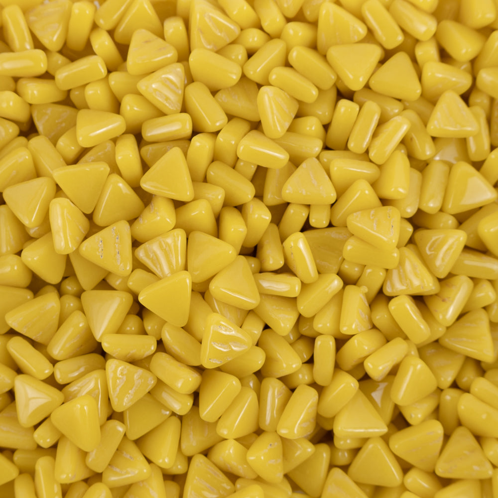 Packshot Mini Glass Mosaic Triangle – yellow – 8mm