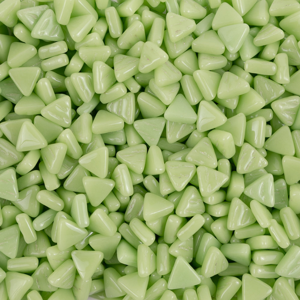 Packshot Mini Glass Mosaic Triangle – green – 8mm