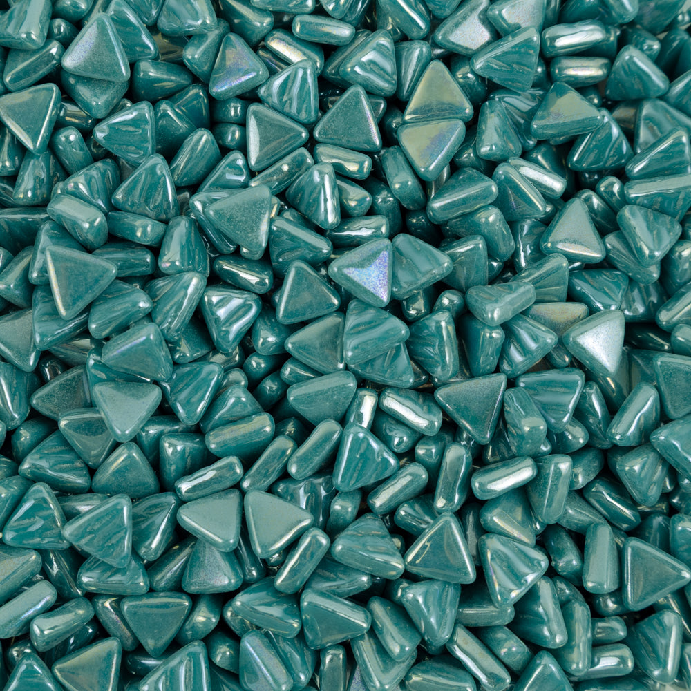 Packshot Mini Glass Mosaic Triangle Iridised – teal – 8mm