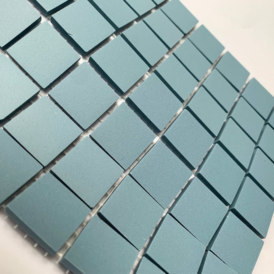 Winckelmans Bleu – matte mosaikfliser på 20x20 mm på net