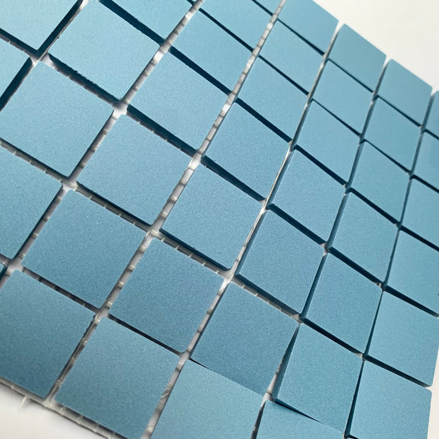 Winckelmans Bleu Foncé – matné mozaikové dlaždice 20x20 mm na síťce
