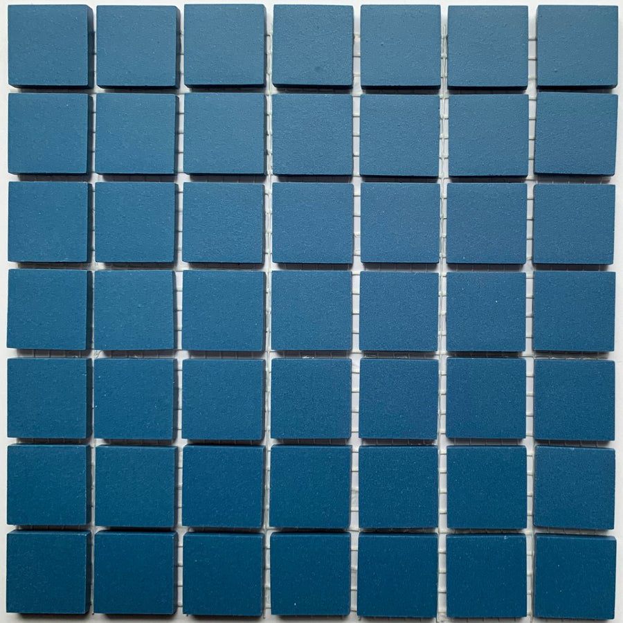 Winckelmans Bleu Nuit – matné mozaikové dlaždice 20x20 mm na síťce