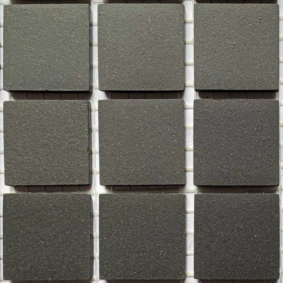 Winckelmans Noir – matné mozaikové dlaždice 20x20 mm na síťce
